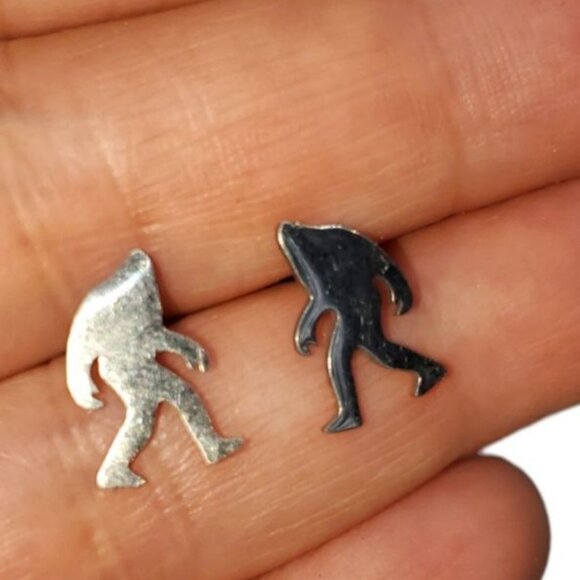 Small Big Foot earrings studs silver-tone hilarious funny Gag gift - Picture 3 of 3